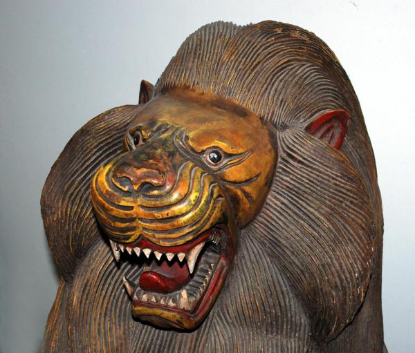 Großer Portal-Löwe