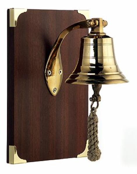Schwere Glocke Ø 12,5 cm auf Holzplatte